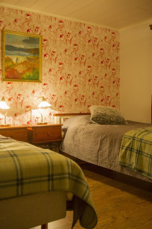 Hallebergs Bed&Breakfast Skara Habitación foto